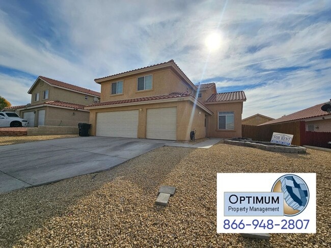 Building Photo - Spacious 6 bedroom , 3 bathroom home with downstairs bedroom and bath