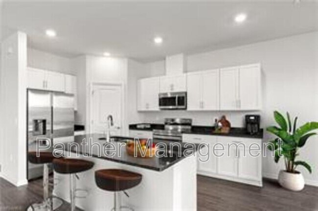 Photo - 305 NW 18th Pl House