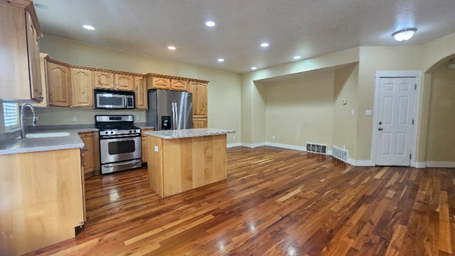 Photo - 2718 N Elm Dr