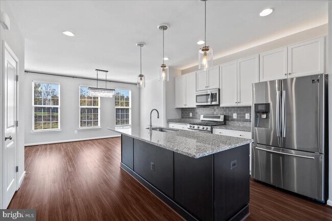 Photo - 8182 Broad Pl