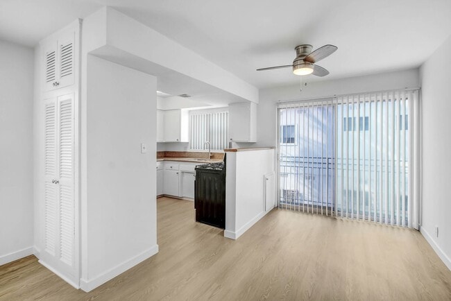 Photo - 744 S.Windsor Blvd. - just south of Wilshire Blvd. Unidad 06