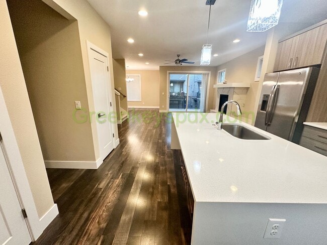 Photo - Gorgeous, Custom-designed 4-Bedroom Contemporary Townhouse on 3 Levels