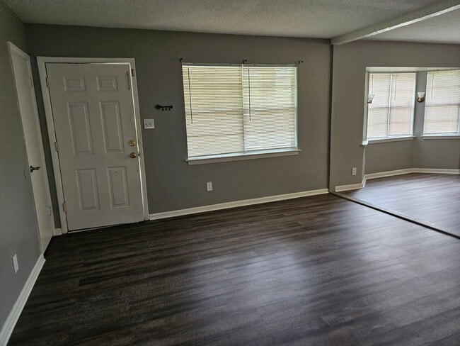 Photo - 3 BEDROOM READY TO MOVE-IN