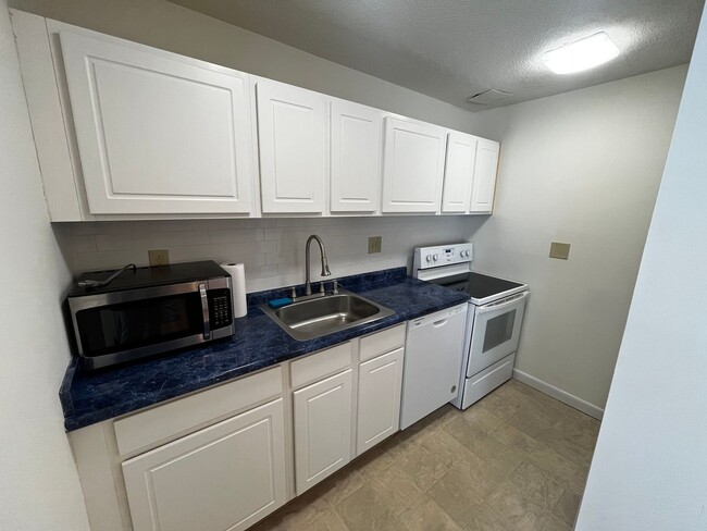 2 Bedroom Cozy Condo in Farmington Village - 2 Bedroom Cozy Condo in Farmington Village Unidad 13