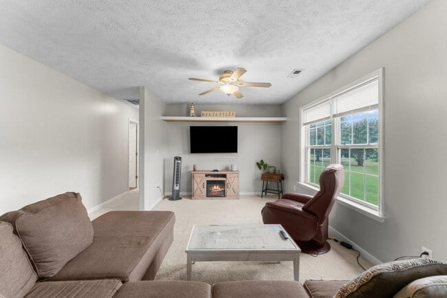 Photo - 121 Ashley Ct