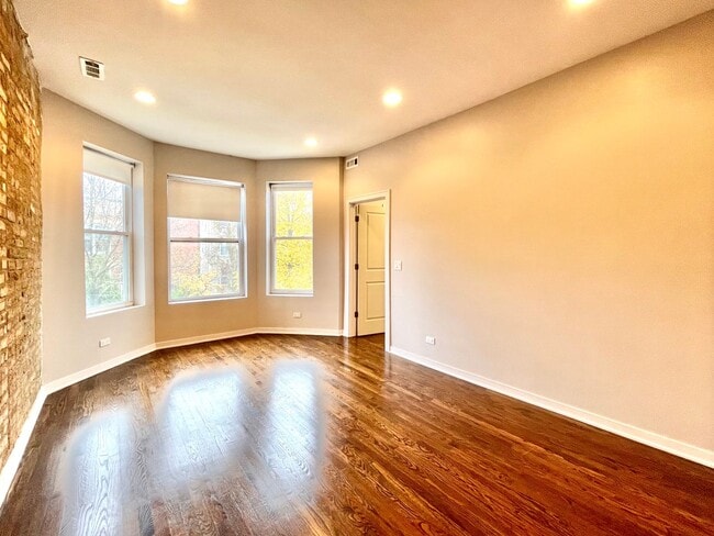 Photo - 3342 W Beach Ave Unit 2