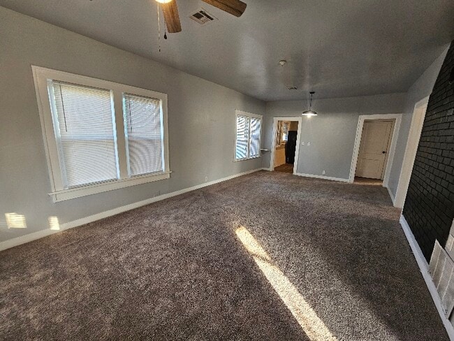 Photo - 715 E Church St