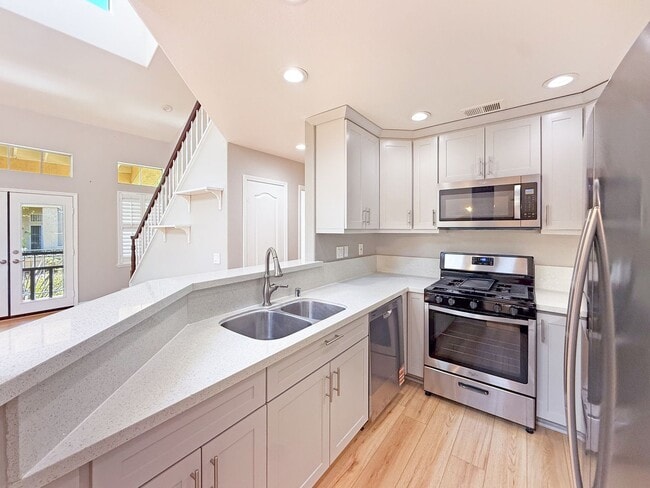 Building Photo - SD: 2BD/2BA Townhome with Private Balcony, 2-Car Garage, and Loft!