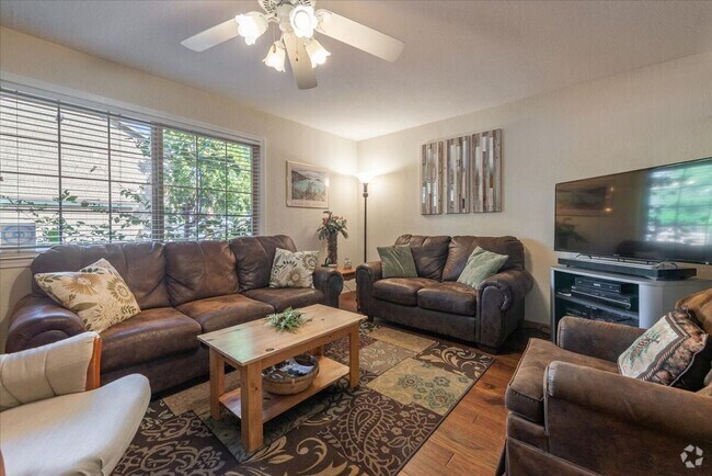 Building Photo - Lake Forest 3 Bedroom Ski Lease Unit 142 Rental