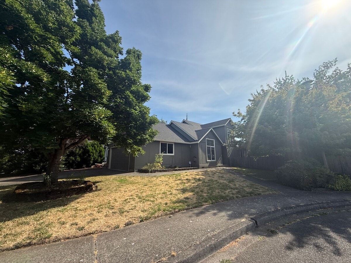 Photo - Charming 3 Bedroom, 2 Bathroom Home conveniently located in East Vancouver