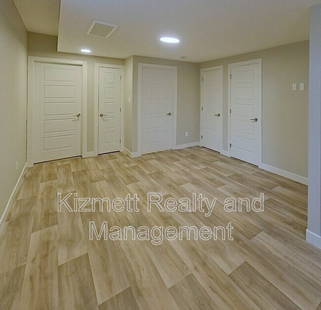 Photo - 10923-10159 159 St NW