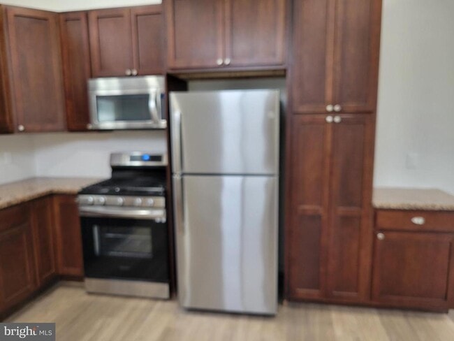 Building Photo - 591 Jefferson Ave Unit 1 Rental