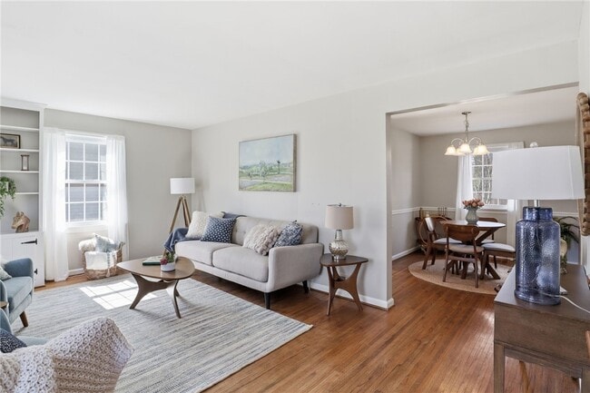 Photo - 37 Oakmount Dr