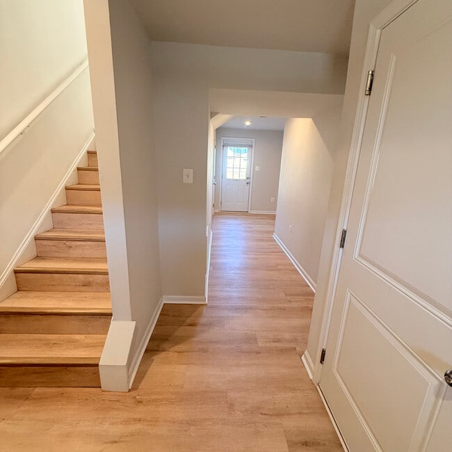 Photo - 28 Sebago Pl