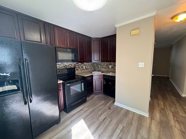 Photo - 915 Green St Unit 915