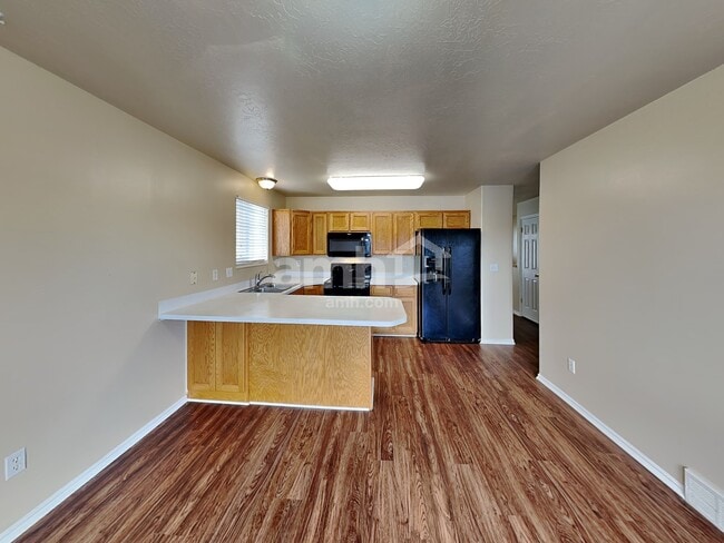 1401 N 2225 W