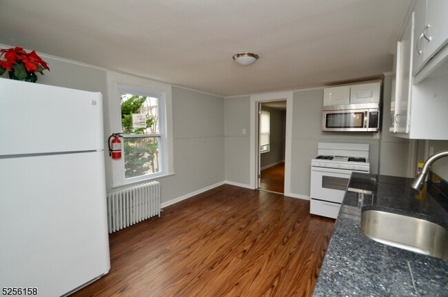Photo - 30 Maple Ave