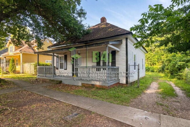 Photo - 108 International St