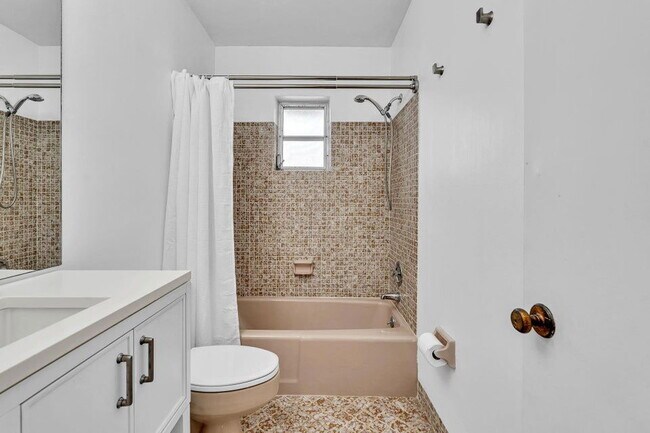 Photo - 313 NW 42nd St