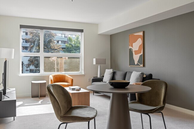 Photo - 330 3rd Ave W Unidad SI FL7-ID3829A