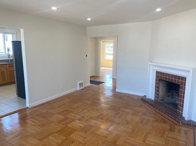 Photo - 1395 Oakdale Ave