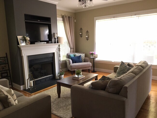 Photo - 4734 Hunter Crest Ln