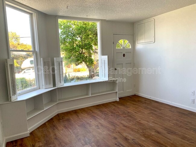 Photo - 489 Laurel Ave Unit B