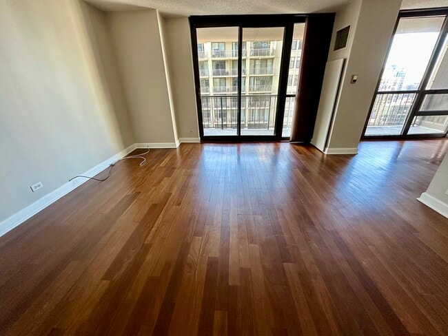 Photo - 10 E Ontario St Unidad 2407