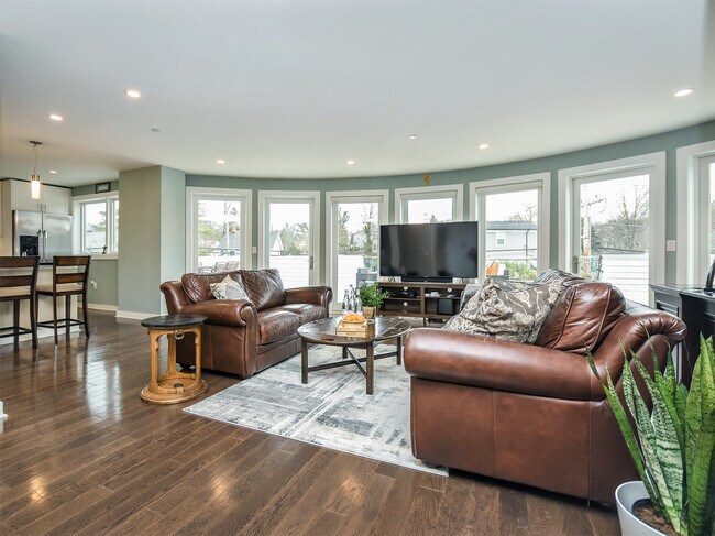 433 Main St Unit 206