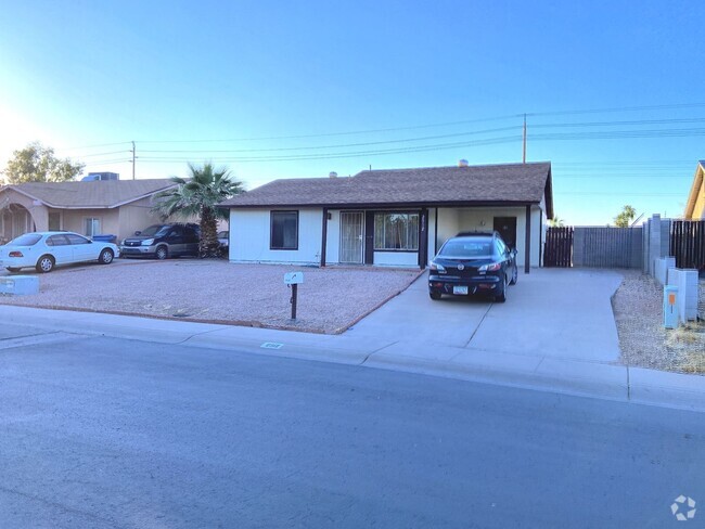 Building Photo - REMODELED 2BR 2BA HOUSE, POOL, PATIO, GREA...