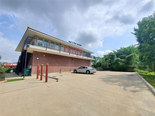 Building Photo - 501 E Davis St Unit 2 Rental
