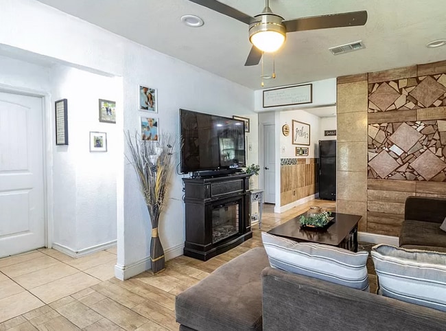 Photo - 626 Wren Ave