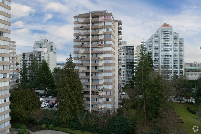 Edgewater Plaza