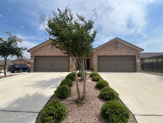 Photo - Luxury 3/2 duplex in great New Braunfels Neighborhood!