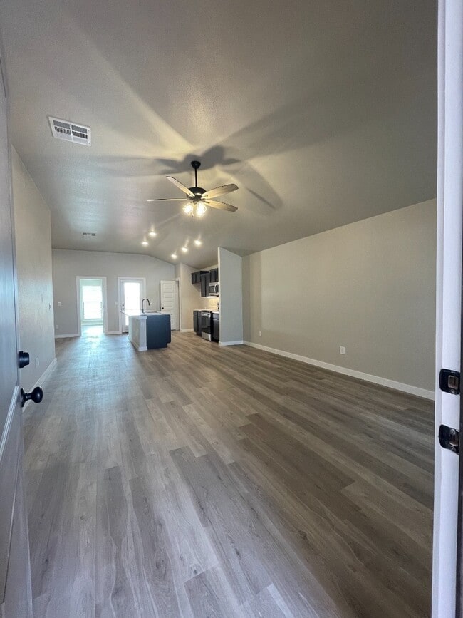Brand new 3 bd/2 bth home in quiet neighborhood! Turf backyard with plants! All appliances! 10 mi...