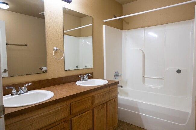 Photo - 402 N Main St