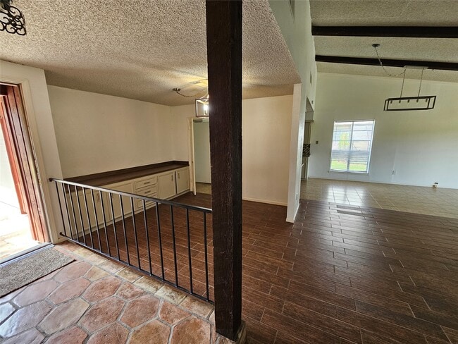 Photo - 221 Palm Aire Dr