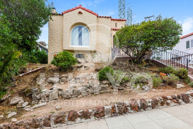 Building Photo - 4753 El Centro Ave