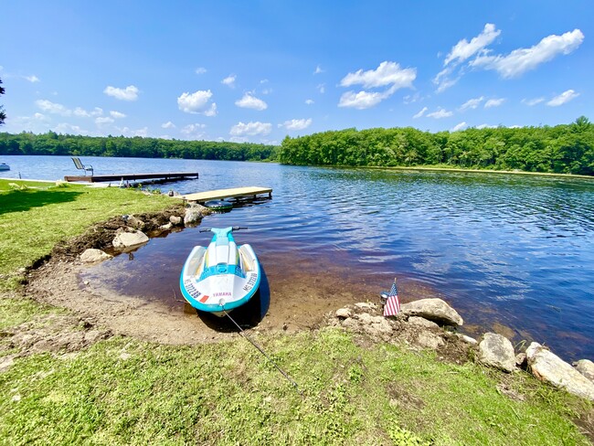 Small beach great for wadding into the water - 83 Burncoat Ln House