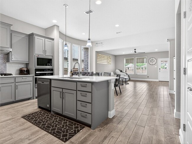 Photo - 2504 Wren Ln