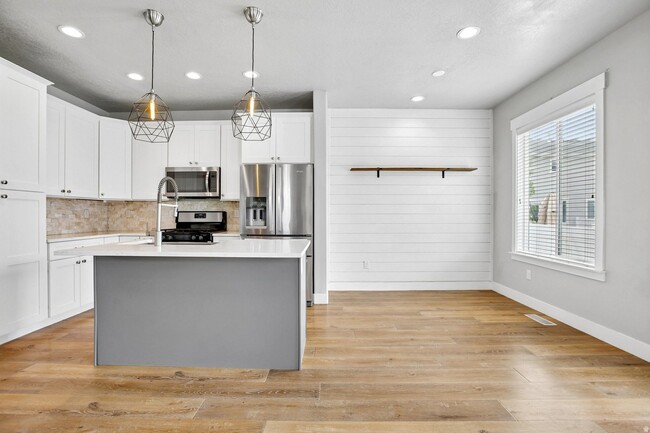 167 W Silver Springs Dr
