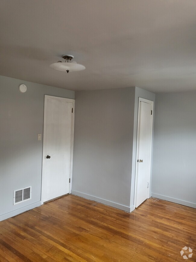 Building Photo - 2445 Brookwood St Rental