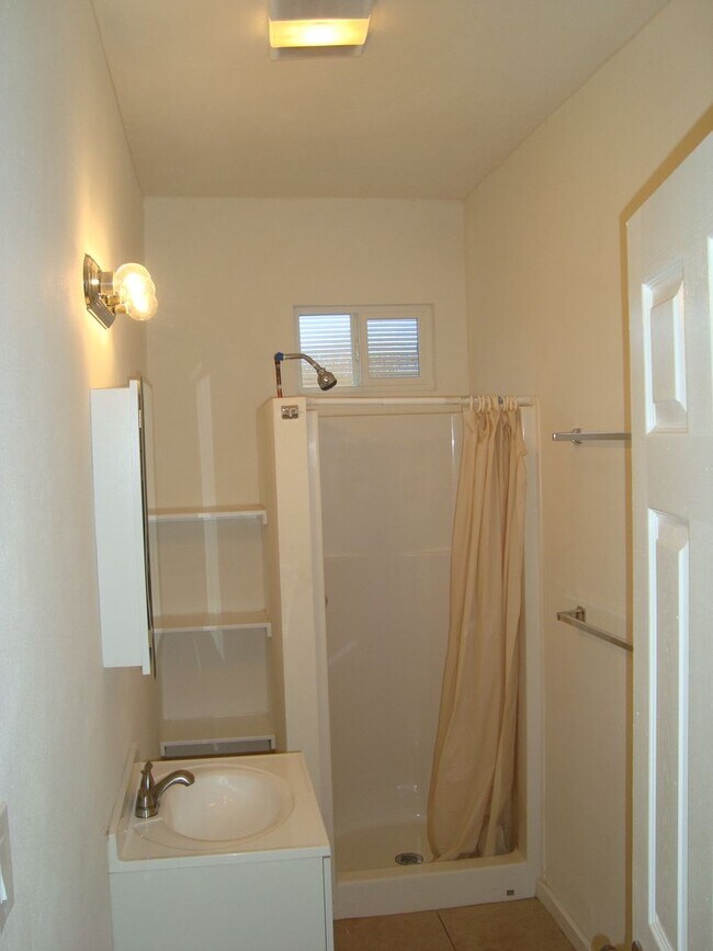 Photo - 1378-1380 W 30th Street Unidad 1380 House