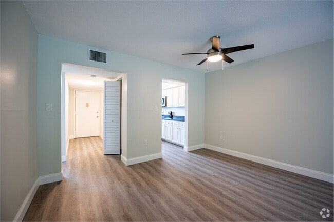 2BR, 2BA - 1,050SF - Dining