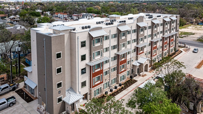 Building Photo - 1515 Roosevelt Ave Unit #1515