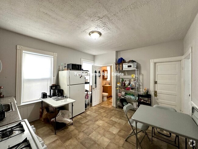 Building Photo - 151 E Cottage St Rental