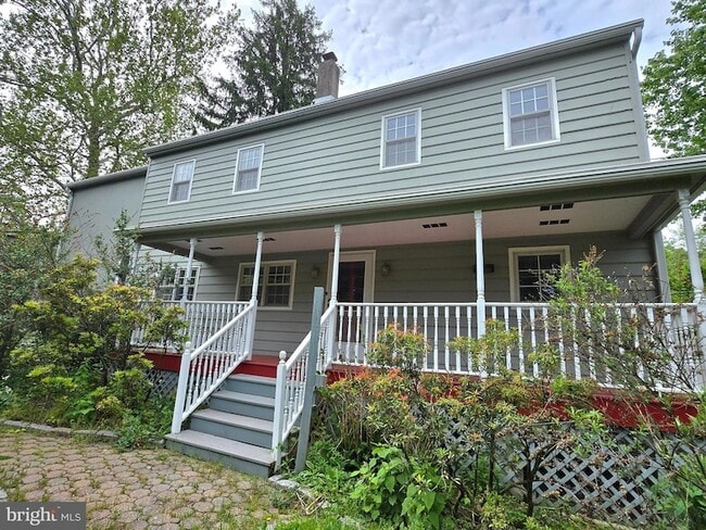 Building Photo - 242 S Sugan Rd