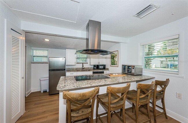 Photo - 504 70th Ave