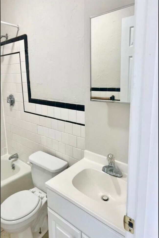 Photo - 168 Whitehall St Unidad #2R