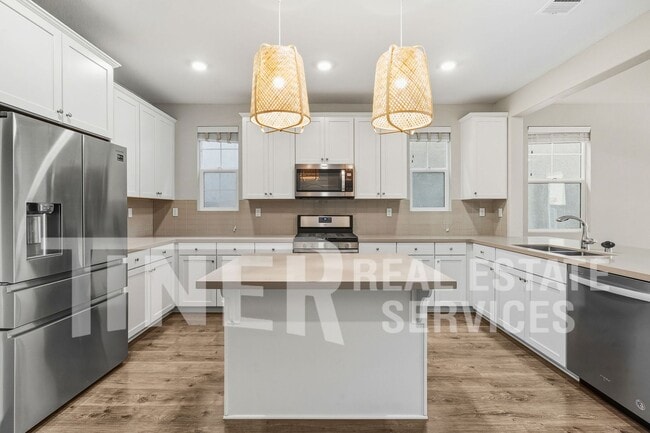 Photo - 3255 Pitkin Way